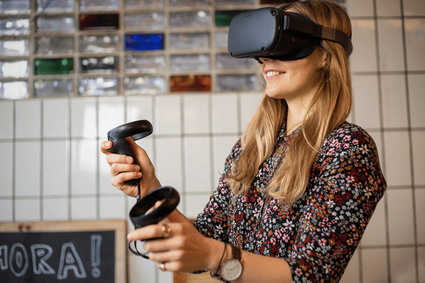 people-with-vr-headsets---3